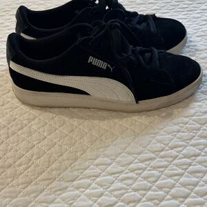 Puma Classic Black Sneakers